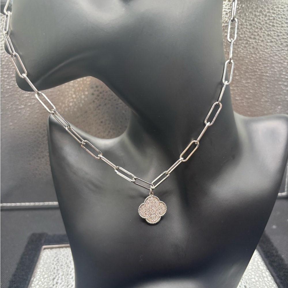 Elegant Silver Necklace with Floral Pendant